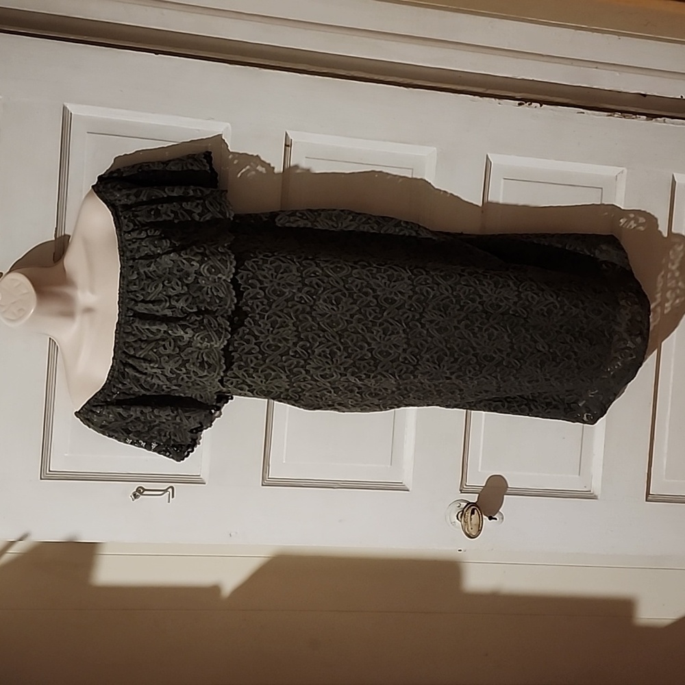 Elegant Off-Shoulder Lace Dress